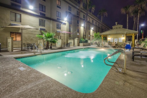 Holiday Inn North Phoenix zwembad avond